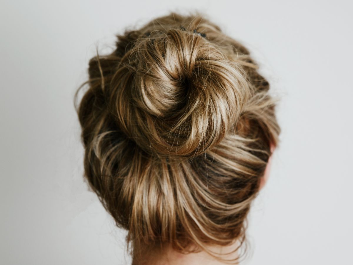 messy bun - trik z TikToka