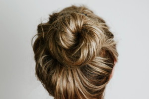 messy bun - trik z TikToka