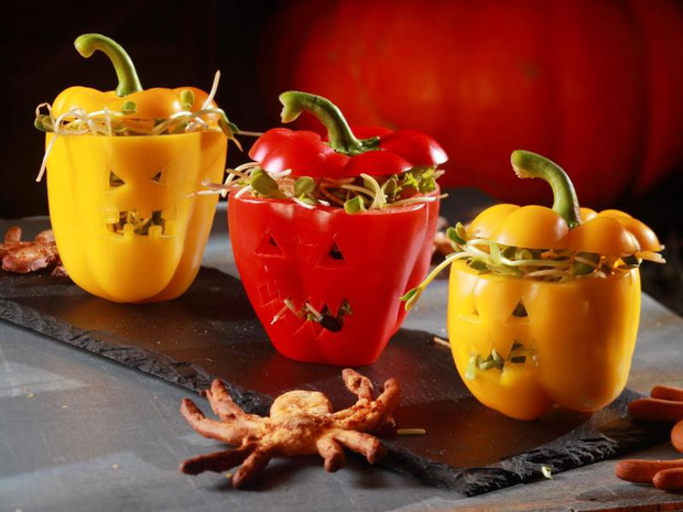salatka-na-halloween-w-paprykowym-lampionie-2489819-a052713