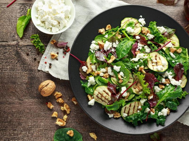 salatki-z-orzechami-wloskimi-salatka-z-serem-feta-i-orzchami-wloskimi-2490787-66b59ac