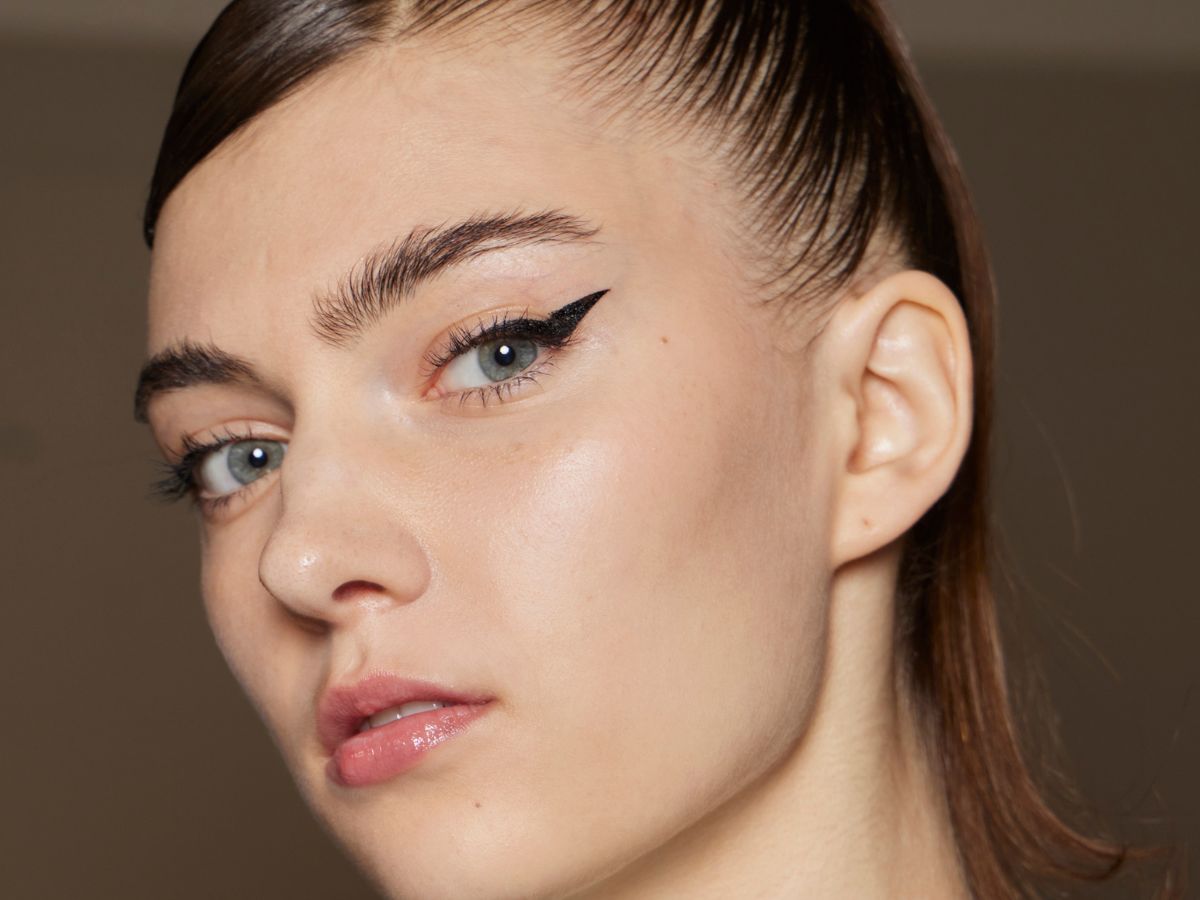 jak zrobić jaskółkę na oku wsuwką do włosów TikTok