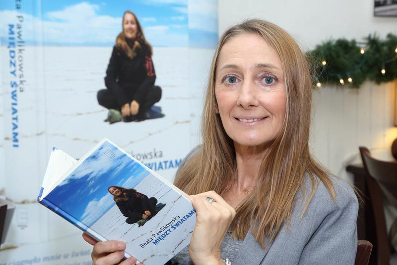 Premiera książki "Między światami" Beaty Pawlikowskiej