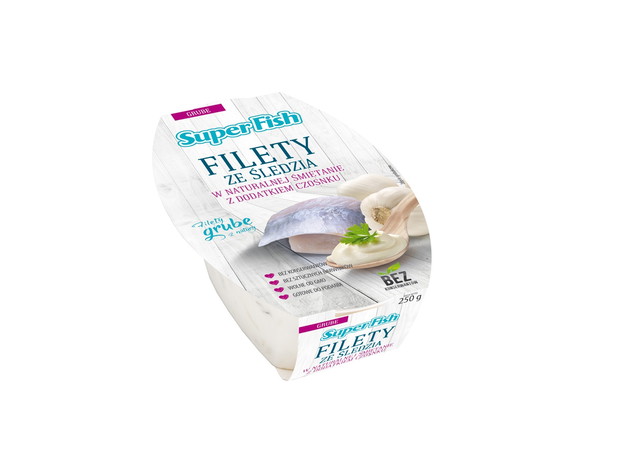 Filety ze śledzia w naturalnej śmietanie z dodatkiem czosnku, SuperFish - cena ok. 5 zł