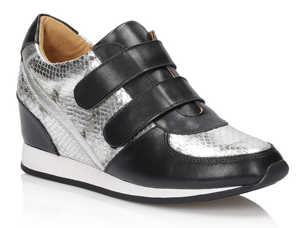Buty sportowe imitujące skórę węża Kazar, cena ok. 299 zł