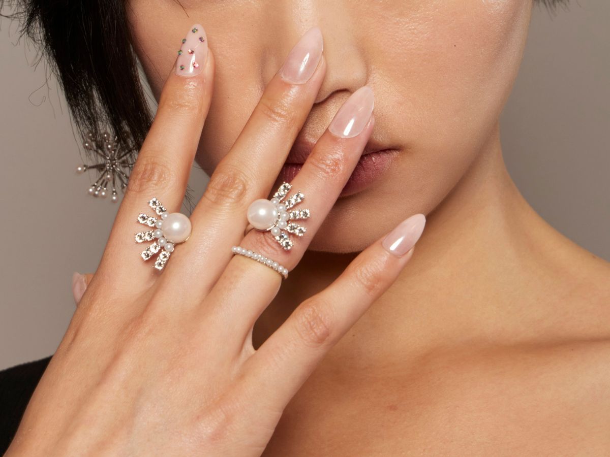 clean girl nails - trendy w manicure 2023