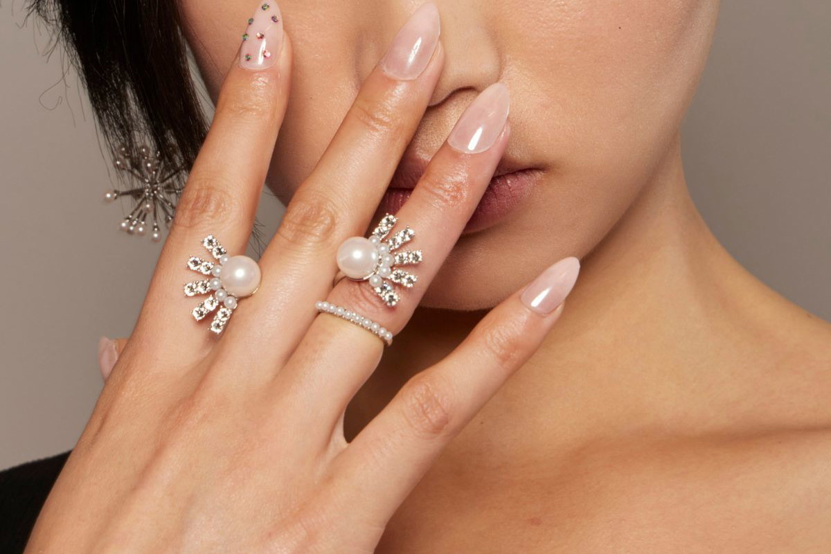 clean girl nails - trendy w manicure 2023