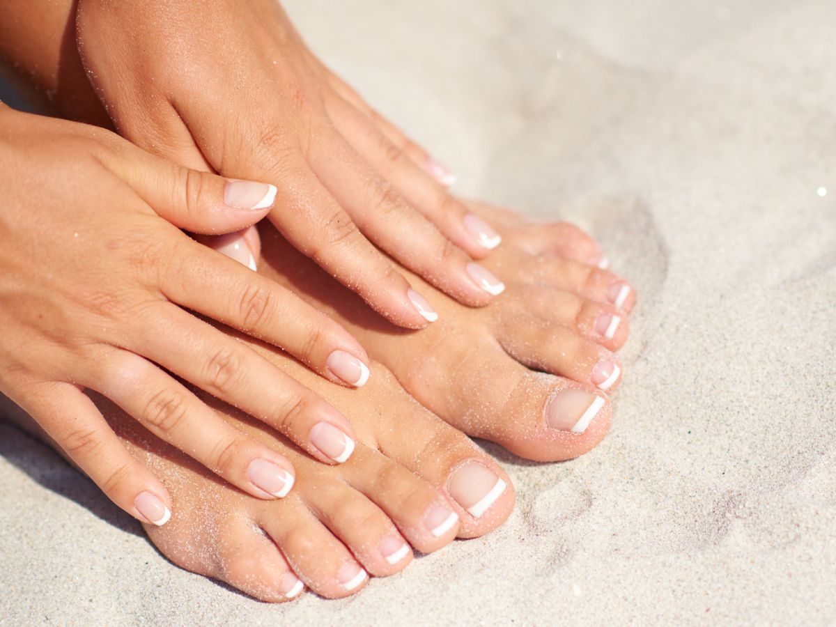 Modny pedicure wiosna-lato 2023 - trendy, kolory
