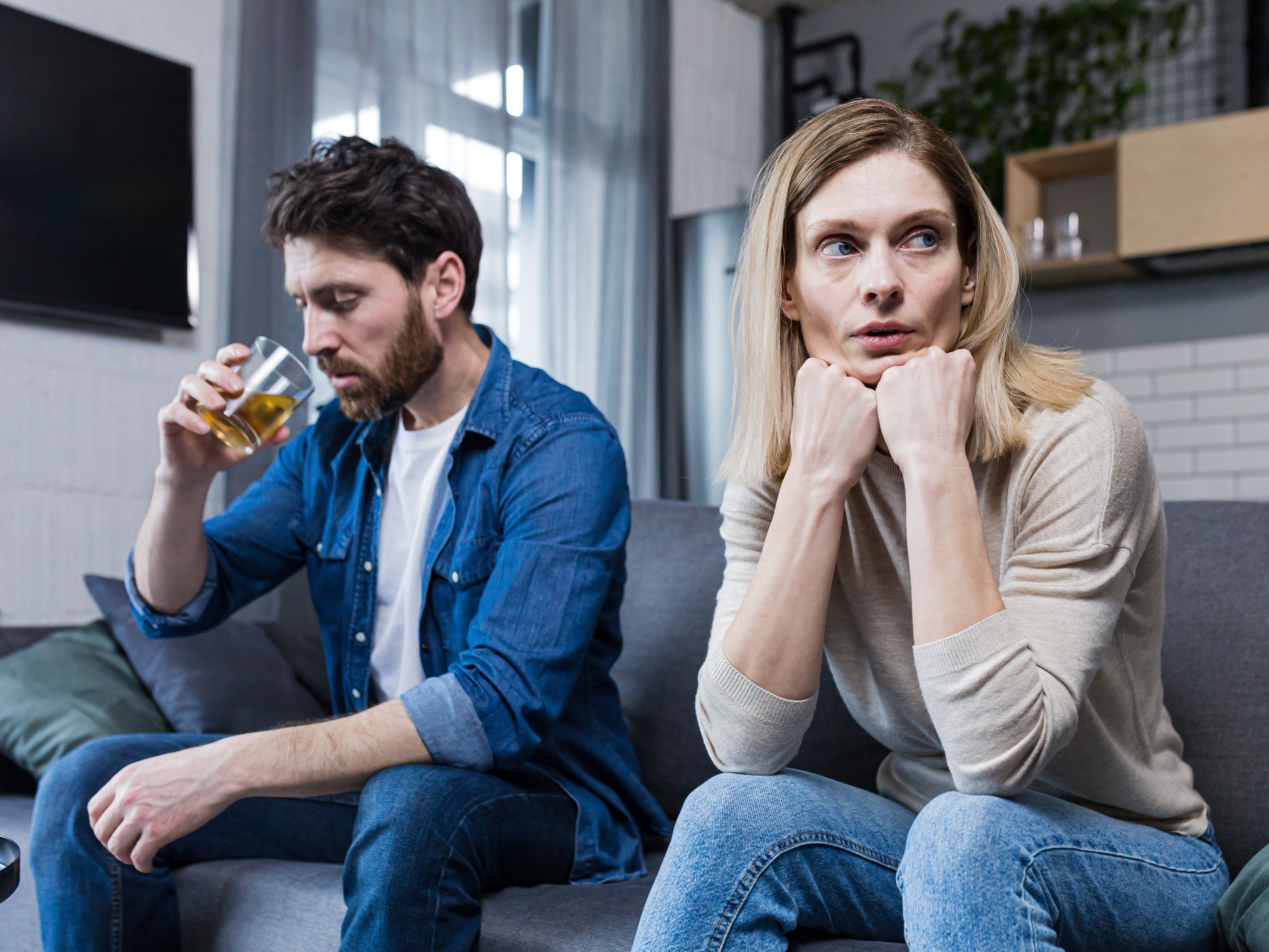 Problemy w związku, alkoholizm, kłótnia