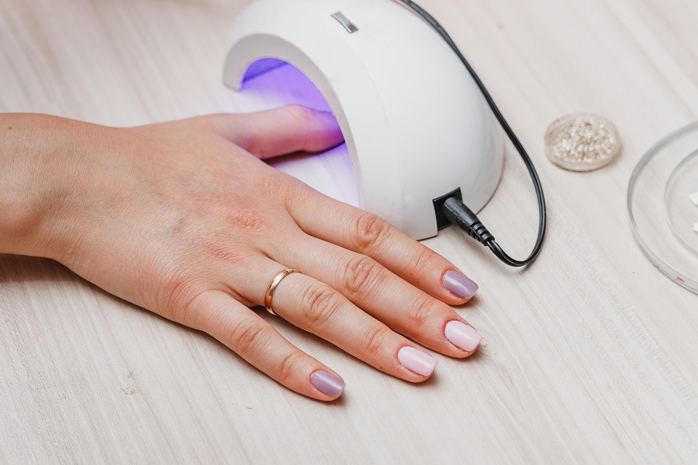 lampa do manicure hybrydowego