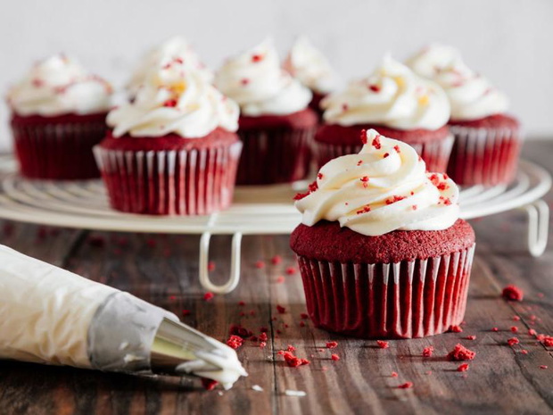 red-velvet-cupcake-2509048-bdec423