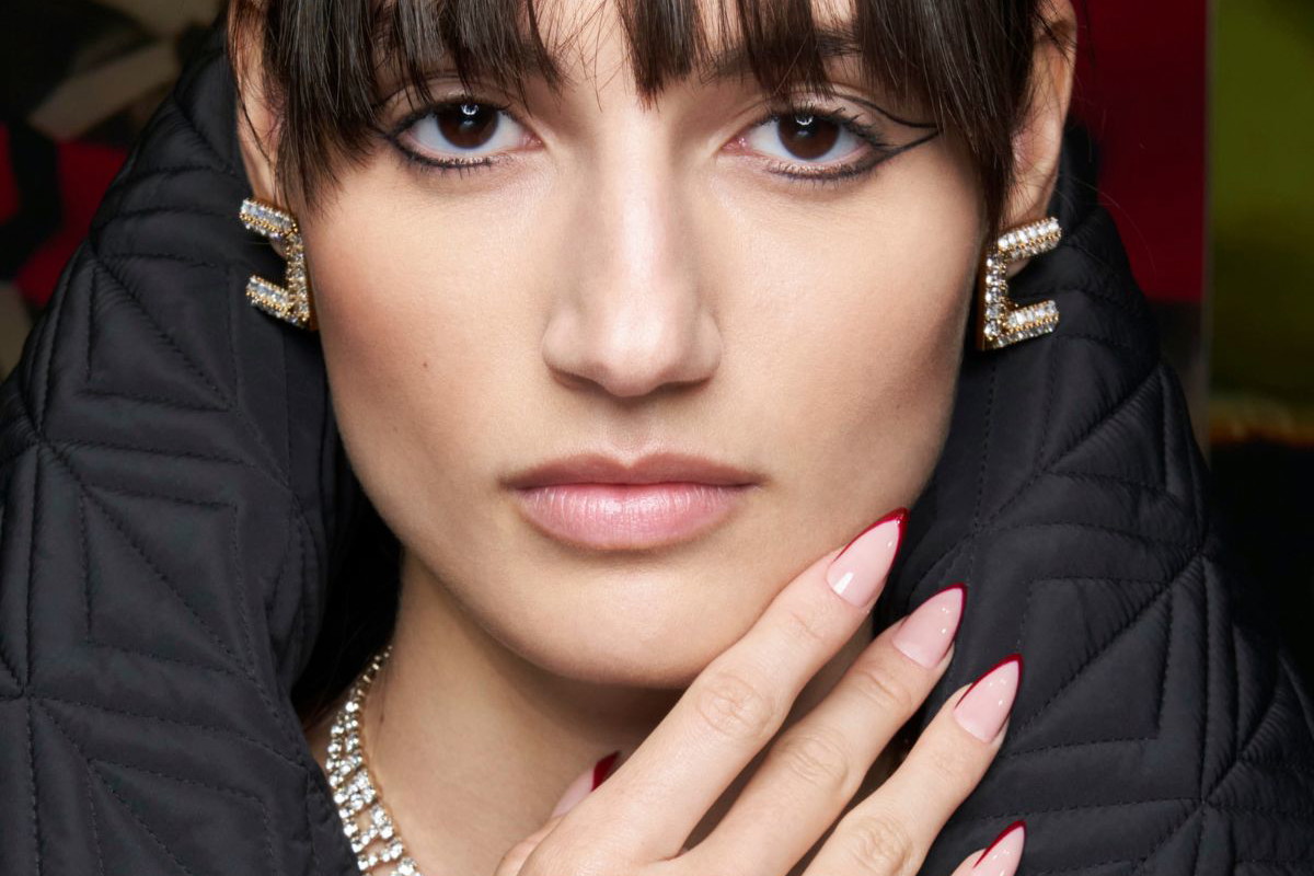 Modne paznokcie na jesień 2023 - najpiękniejsze kolory i wzory, trendy w manicure
