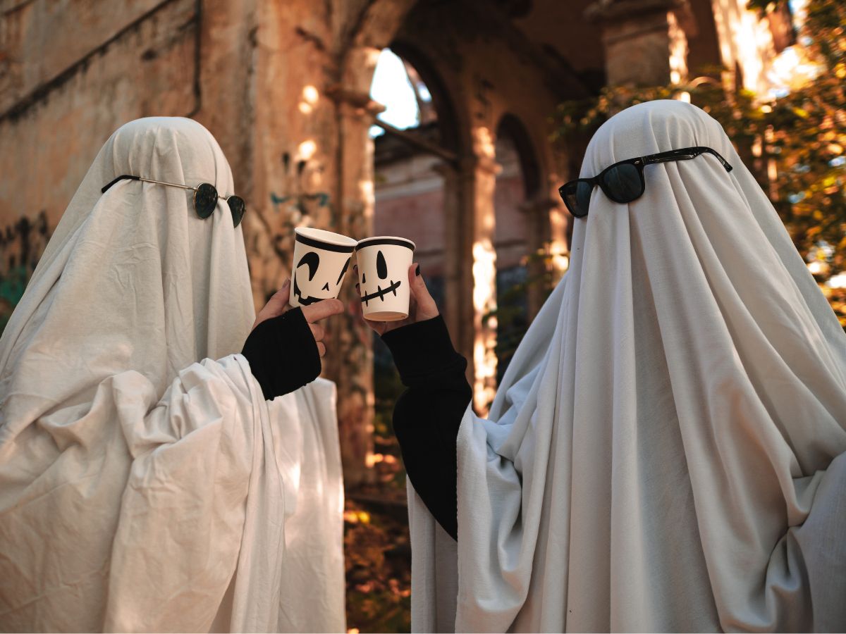Przebranie na Halloween DIY: jak zrobić straszny halloweenowy strój z niczego?