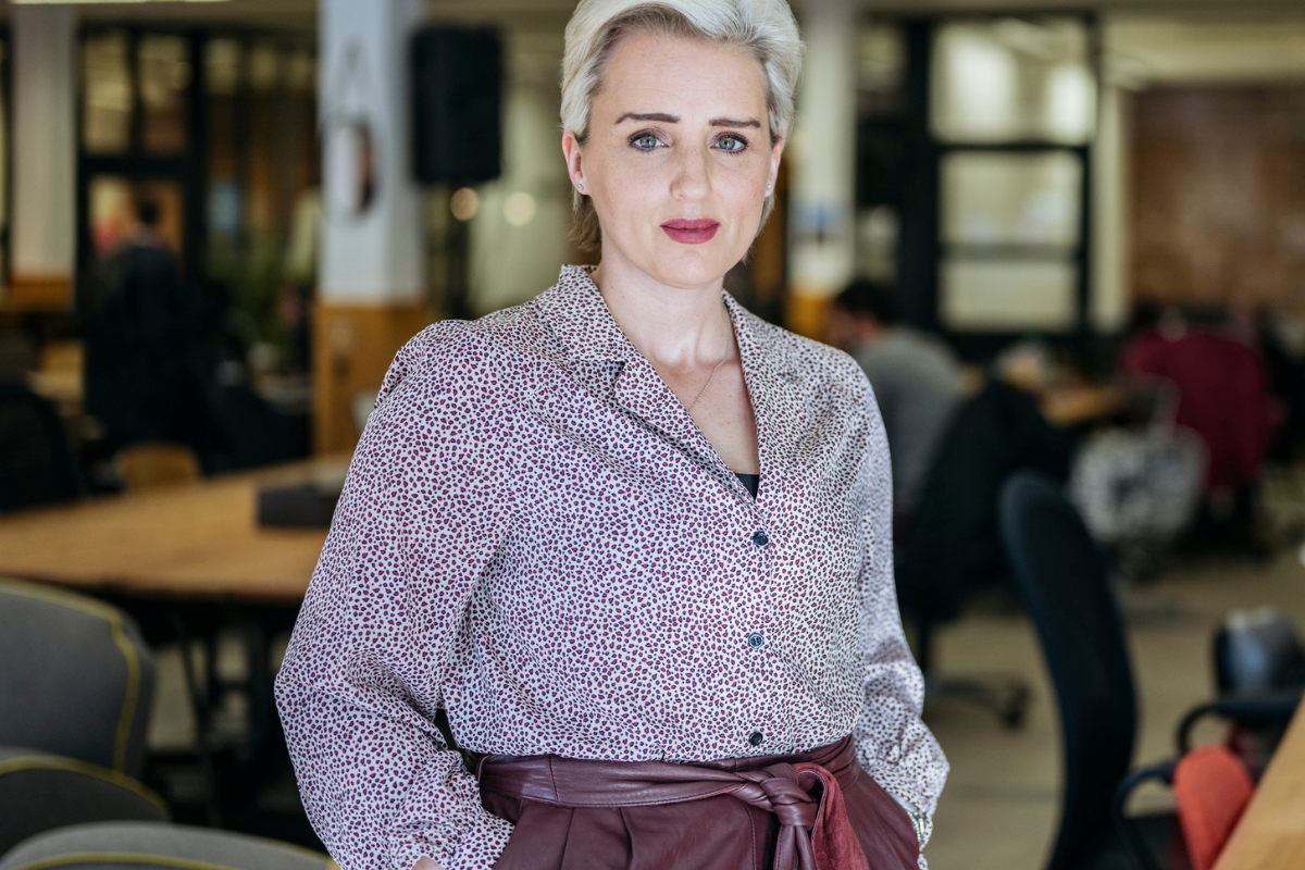 pewna siebie kobieta
