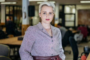 pewna siebie kobieta