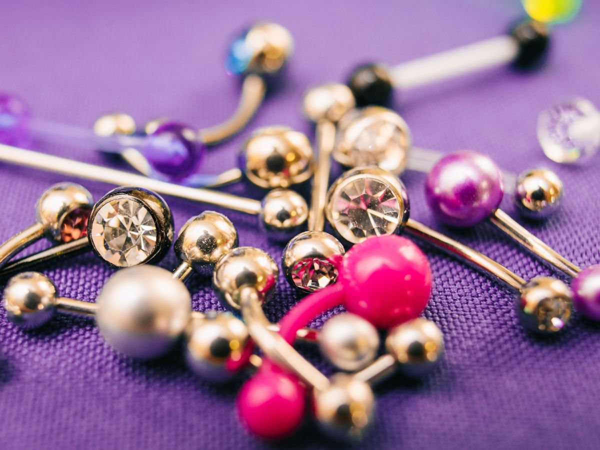 Snake eye piercing: co to, pielęgnacja, dlaczego jest niebezpieczne, gdzie zrobić
