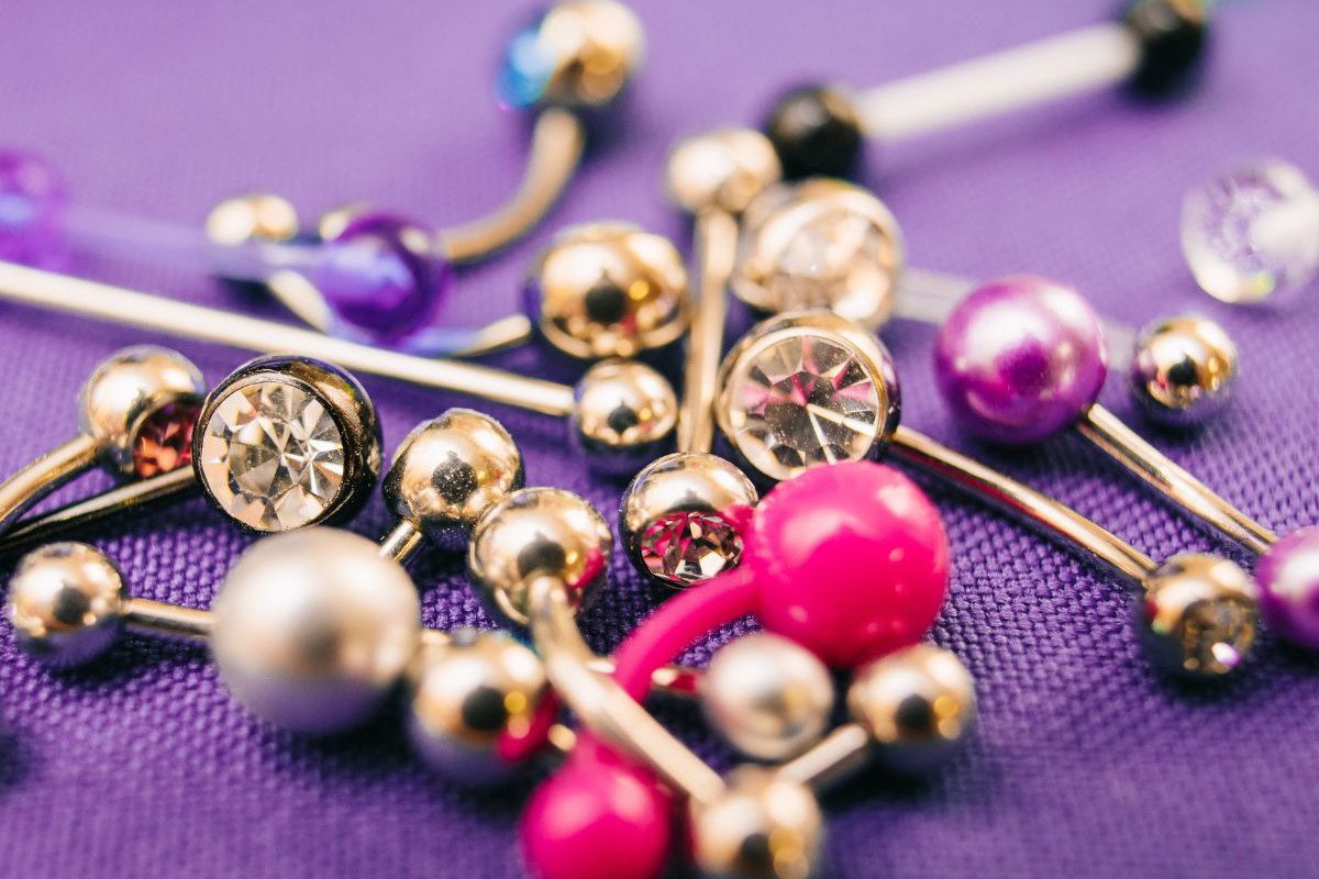 Snake eye piercing: co to, pielęgnacja, dlaczego jest niebezpieczne, gdzie zrobić
