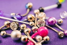 Snake eye piercing: co to, pielęgnacja, dlaczego jest niebezpieczne, gdzie zrobić