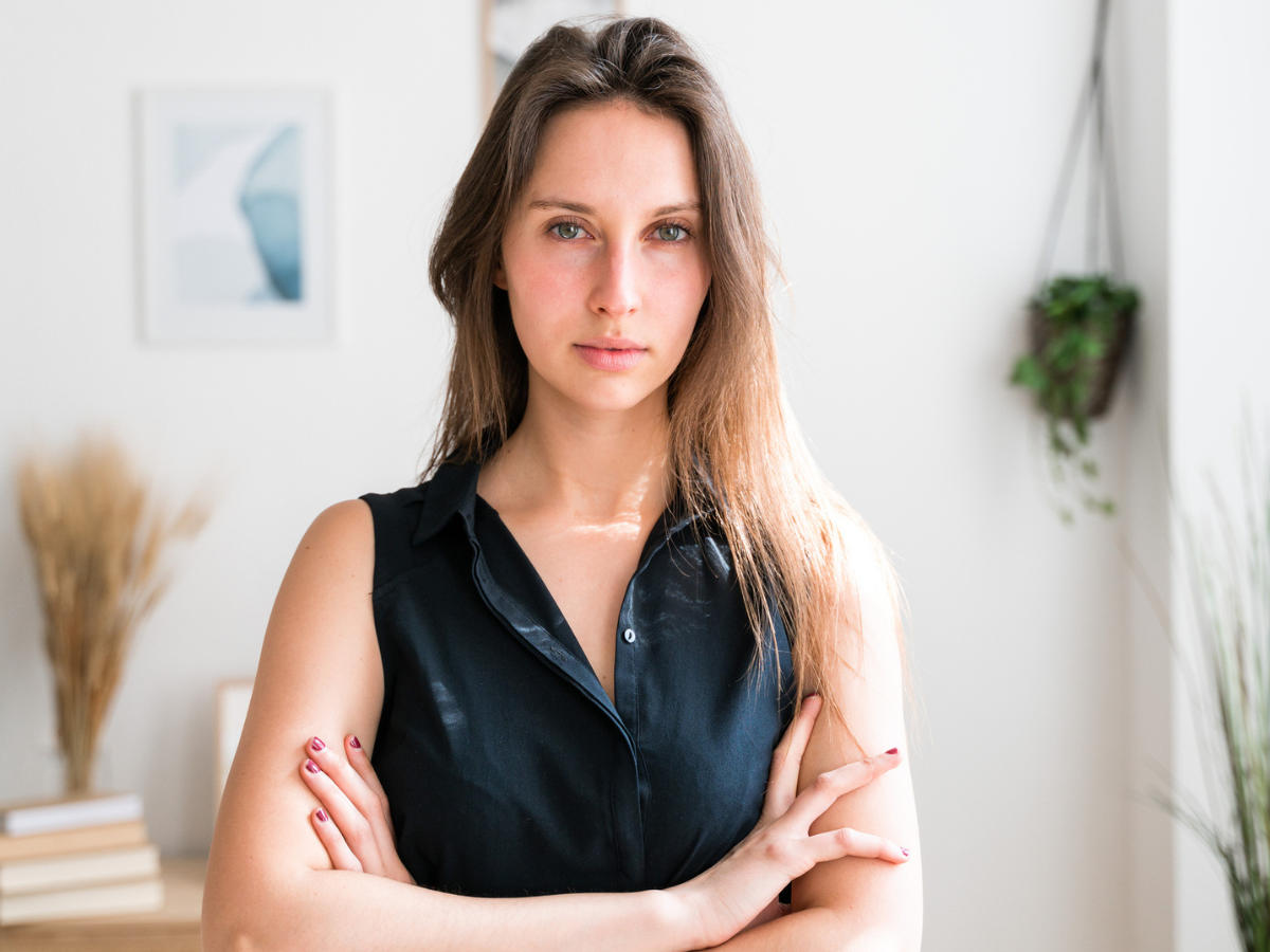 pewna siebie kobieta
