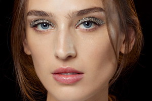 Makijaż na sylwestra 2023/2024: inspiracje na modny make-up na imprezę