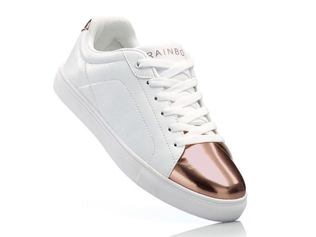 Sneakersy z miedzianym noskiem Bonprix, cena ok. 59 zł