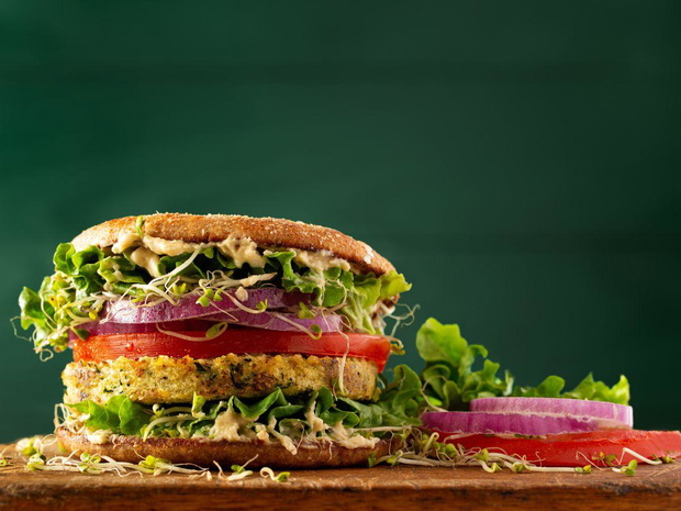 fit-burger-z-kotletem-z-kalafiora-2508094-661bd7d