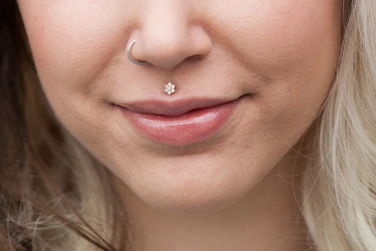Medusa piercing: co to jest, czy boli, gojenie, wady, cena