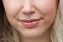 Medusa piercing: co to jest, czy boli, gojenie, wady, cena