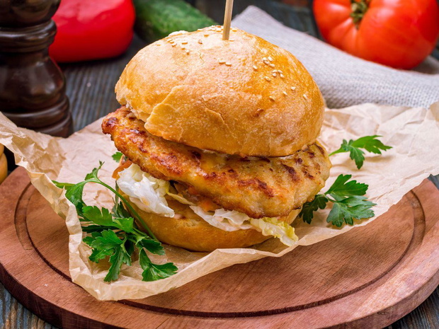 fit-burger-z-kotletem-z-kurczaka-2508098-4ef30fa