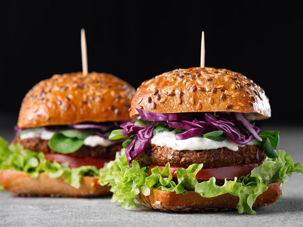 fit-burger-z-kotletem-wolowym-2508097-c399db1