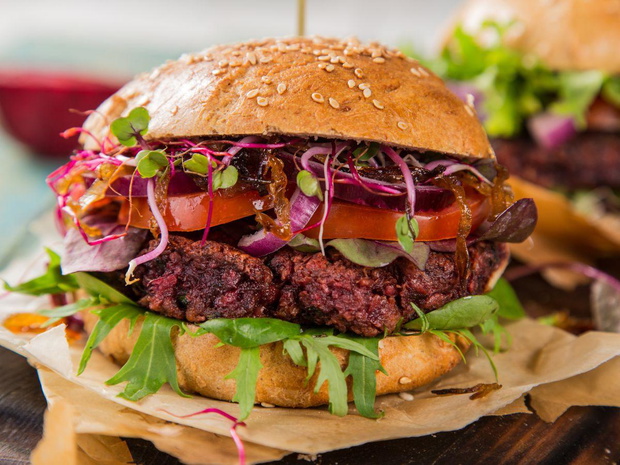 fit-burger-z-kotletem-z-buraka-2508095-cedab67