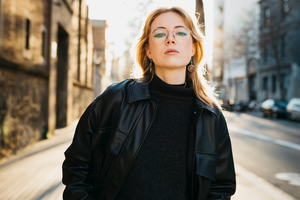 pewna siebie kobieta