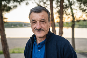 poważny mężczyzna