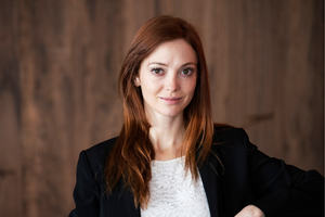 pewna siebie kobieta