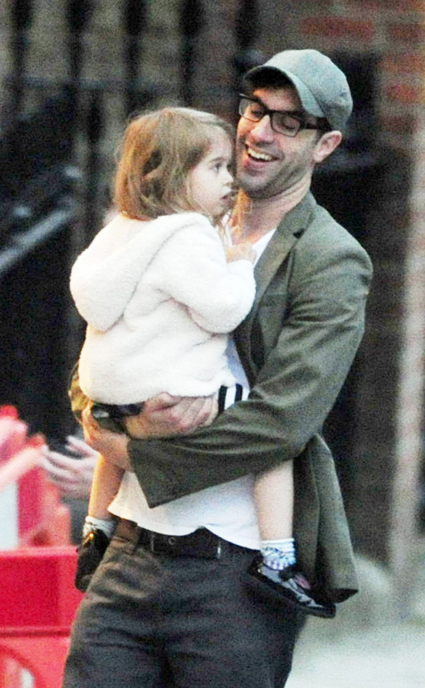 ALLONS961850Sacha-Baron-Cohen-Daughter-Olive-e3cc10f