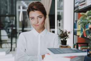 Sceptyczna kobieta
