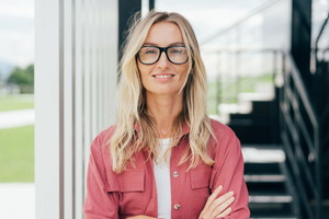 pewna siebie kobieta
