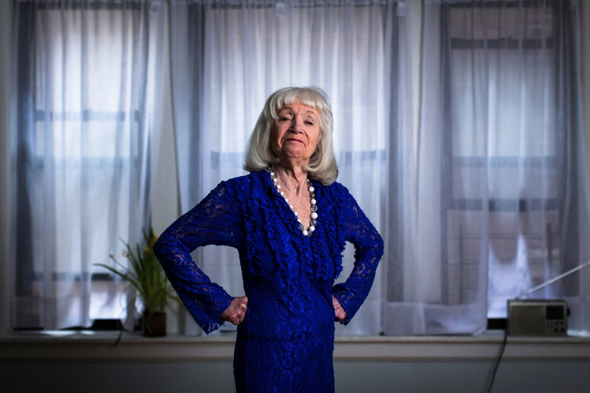 starsza kobieta