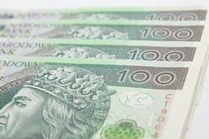 Możesz dostać 300 zł od państwa. Nie musisz nawet składać wniosku