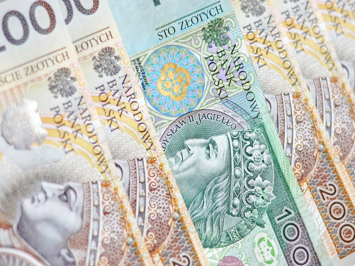 Dodatkowe 1000 zł do pensji. Pierwsze wypłaty ruszają już w lipcu