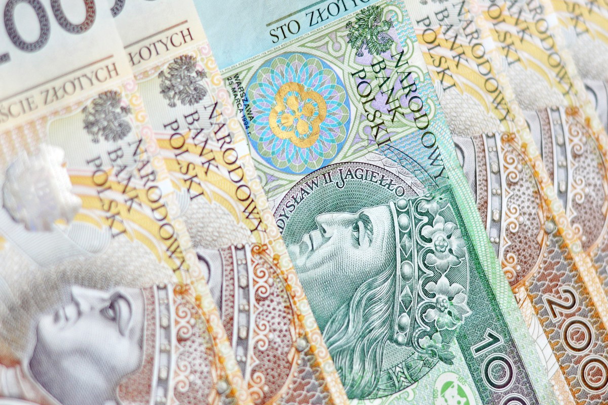 Dodatkowe 1000 zł do pensji. Pierwsze wypłaty ruszają już w lipcu