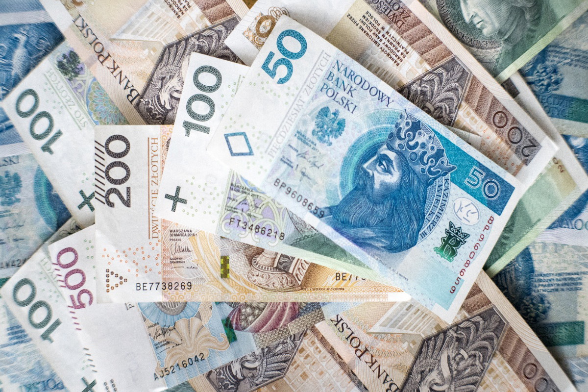 Zwalniani otrzymają teraz więcej pieniędzy. Zmiany od lipca 2024 roku