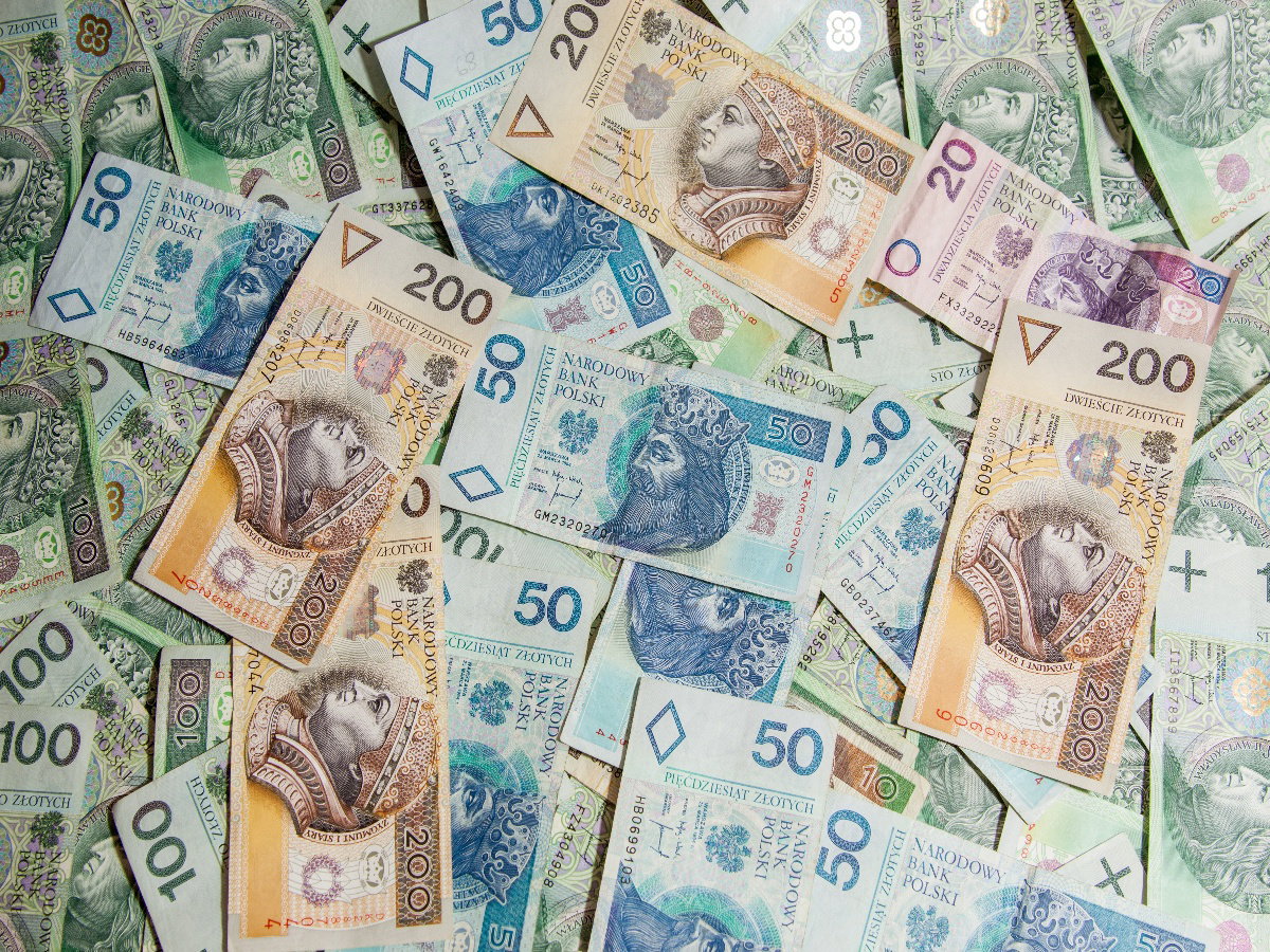 5 tys, 10 tys. 20 tys. zł? Ile trzeba zarabiać, żeby w Polsce należeć do klasy średniej?