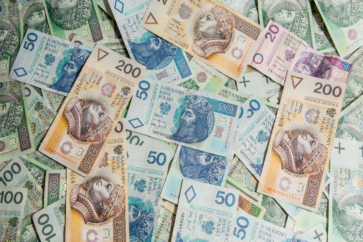 5 tys, 10 tys. 20 tys. zł? Ile trzeba zarabiać, żeby w Polsce należeć do klasy średniej?