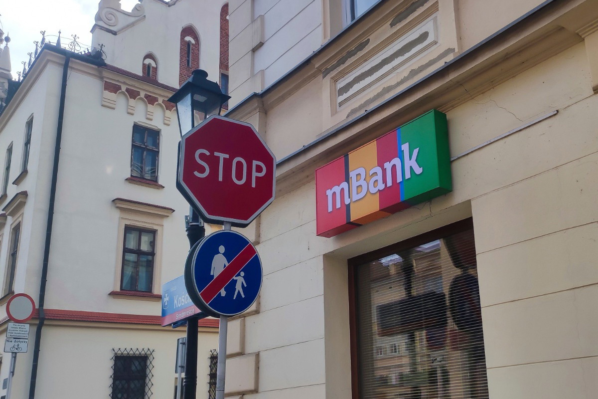 Chciał założyć na konto, bank odmówił. W internecie fala komentarzy