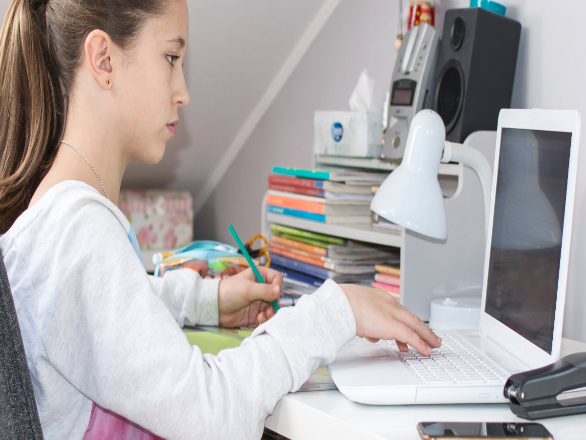 Czy uczniowie dostaną w tym roku laptopy? Co dalej z darmowym sprzętem?