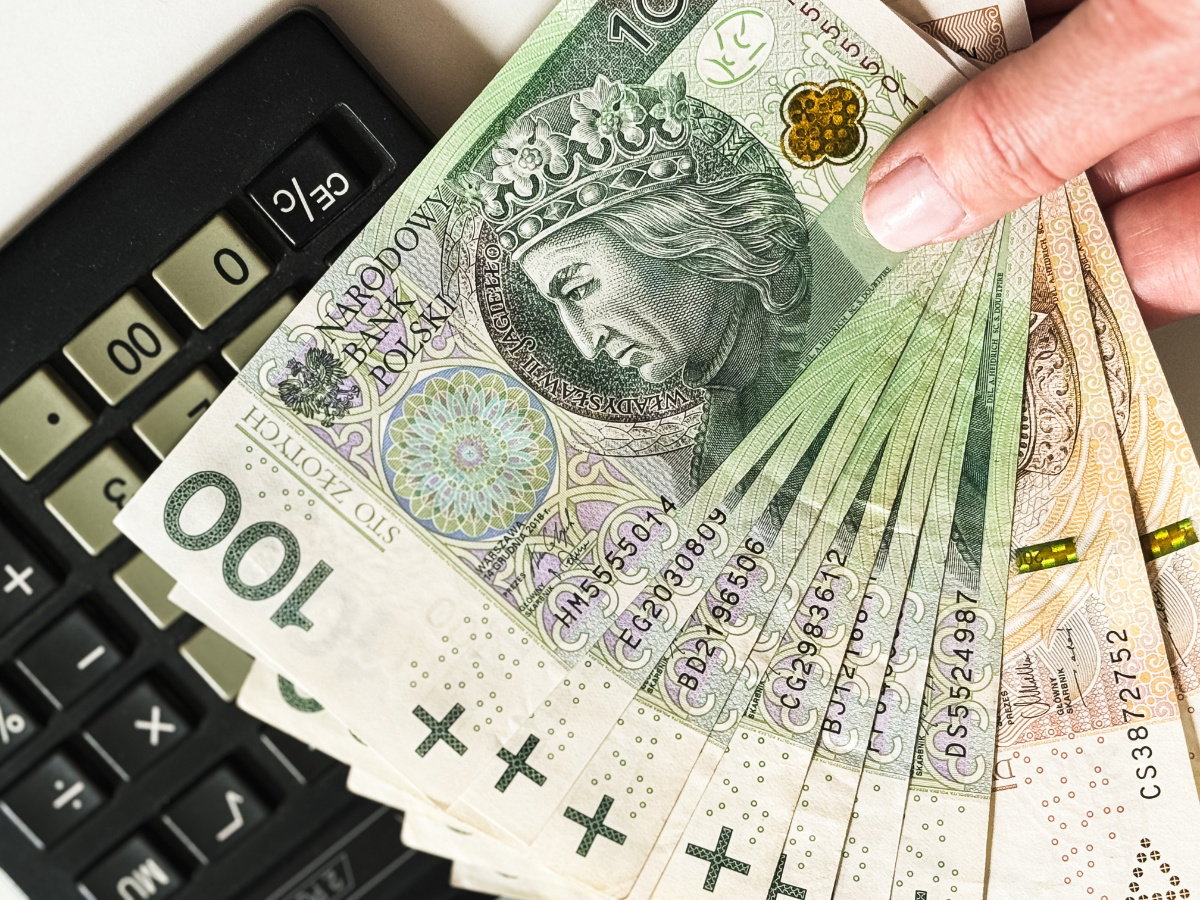 Od 2025 roku renta socjalna z nowym dodatkiem. Ile wyniesie świadczenie?
