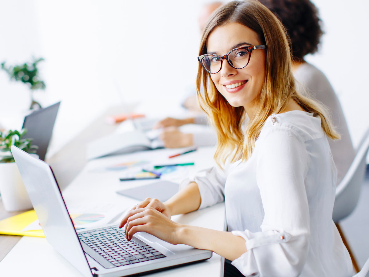 Jak pracować efektywnie, ale nie ciężko? 3 sposoby, by nie zostawać po godzinach