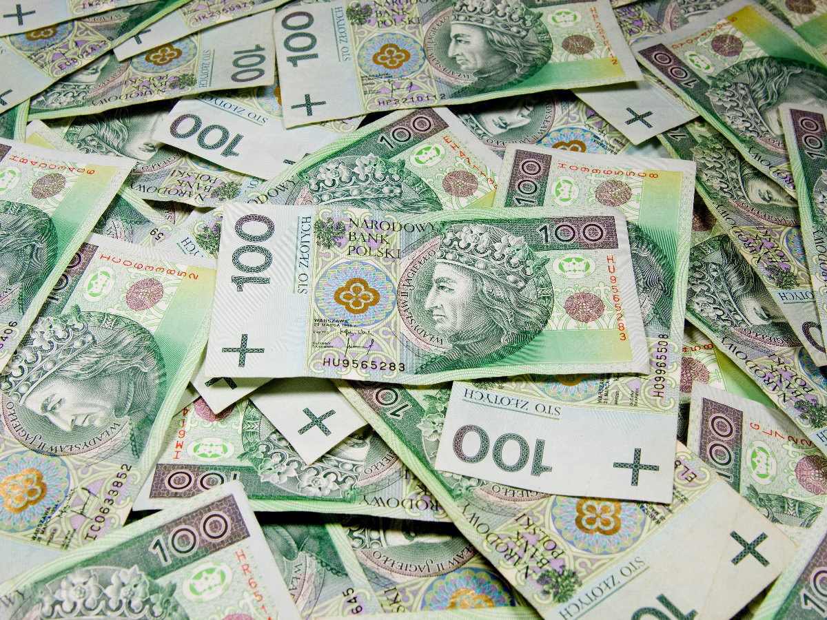 Kolejna grupa osób dostanie ponad 300 zł. Prezydent podpisał ważną ustawę