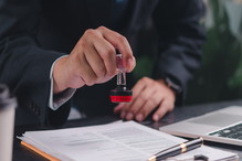 Ci pracownicy niedawno dostali podwyżki. Mimo to chętnych do pracy brakuje