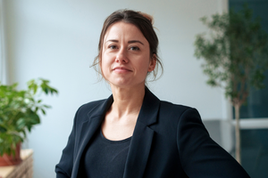 pewna siebie kobieta